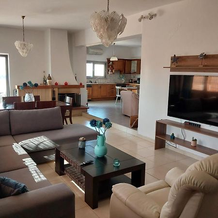 Passatempo Casa - 3 Bedroom Apartment Close To The Swimming Pool Gerani  Exterior photo